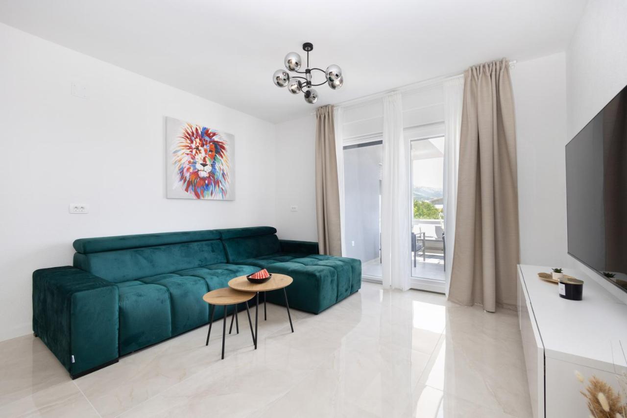 Bonaca Apartments With Terrace And Private Parking Kaštela Esterno foto