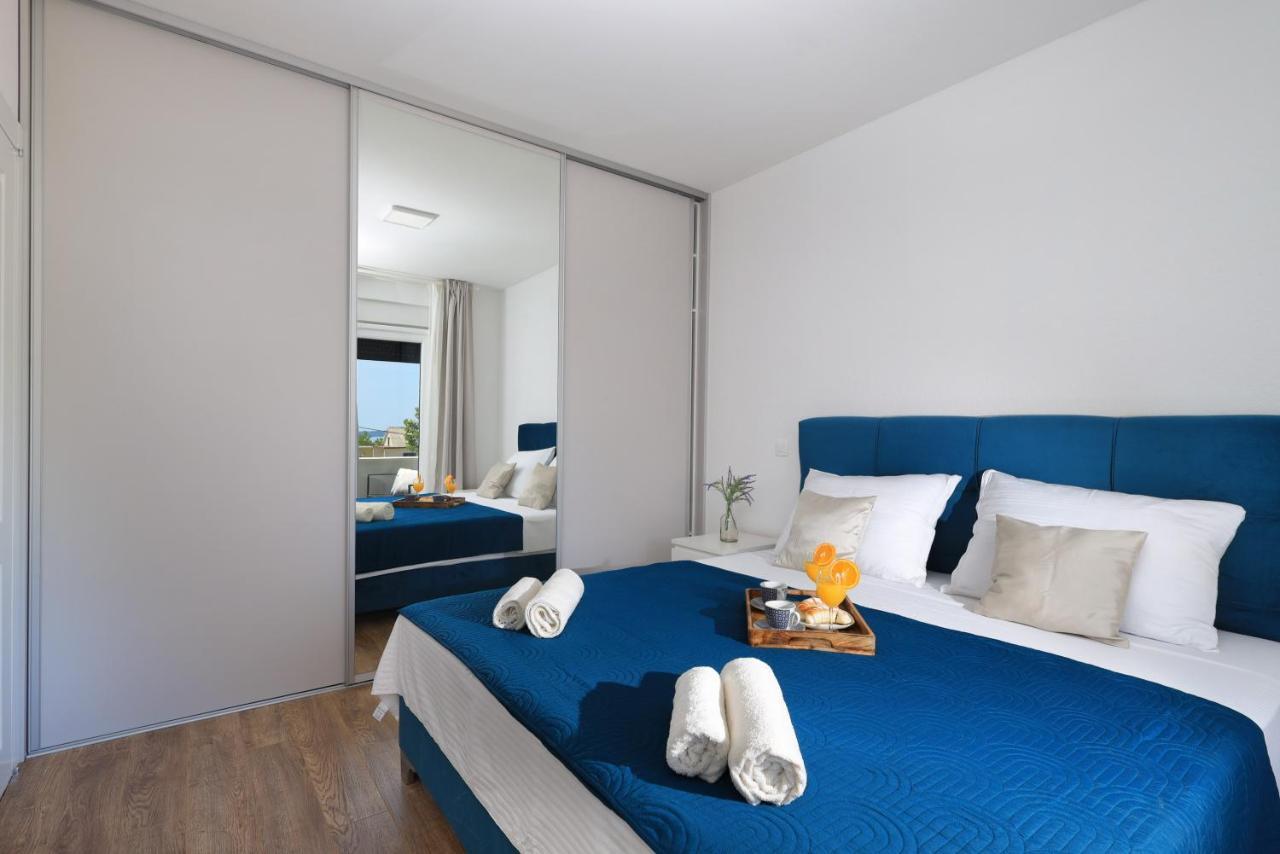 Bonaca Apartments With Terrace And Private Parking Kaštela Esterno foto