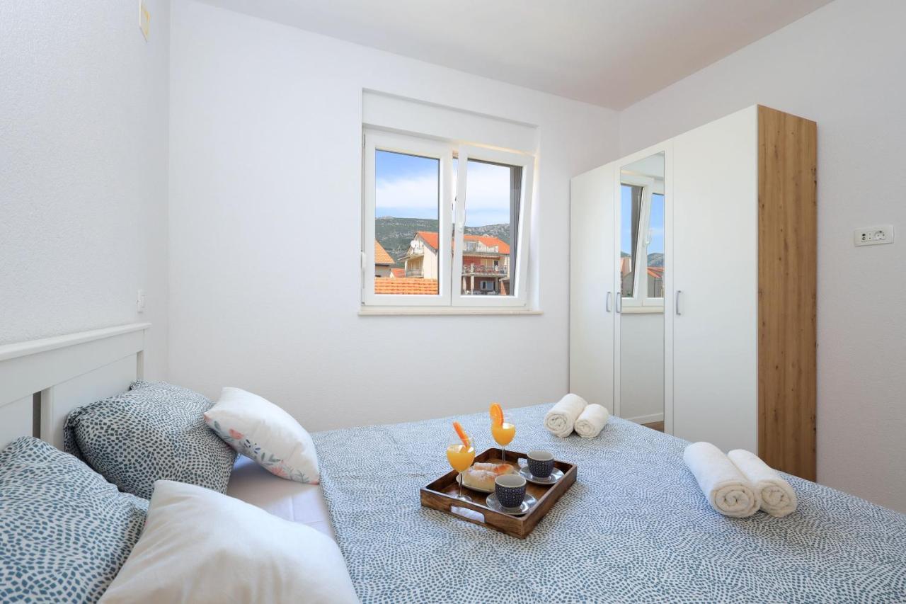 Bonaca Apartments With Terrace And Private Parking Kaštela Esterno foto