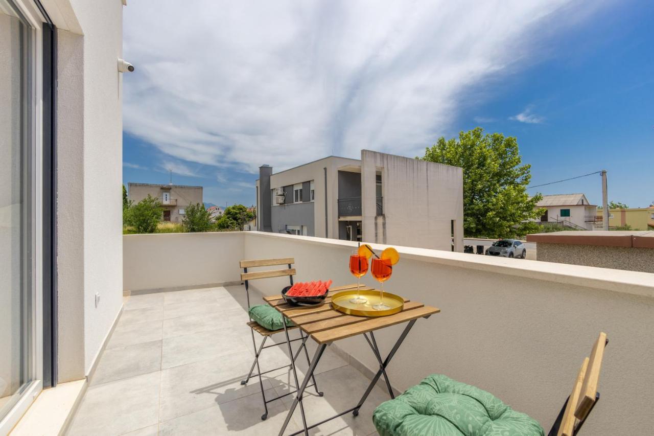 Bonaca Apartments With Terrace And Private Parking Kaštela Esterno foto