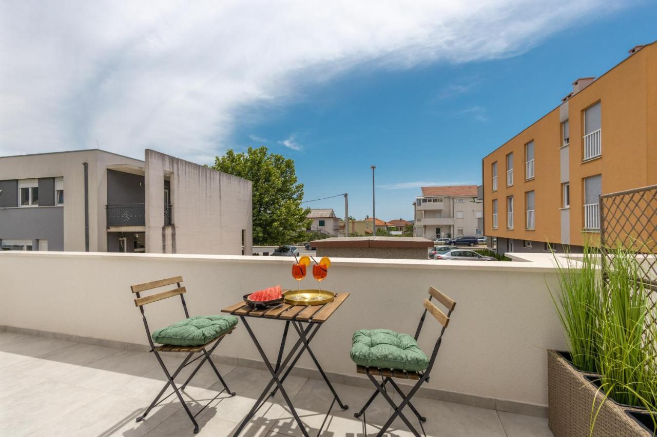 Bonaca Apartments With Terrace And Private Parking Kaštela Esterno foto